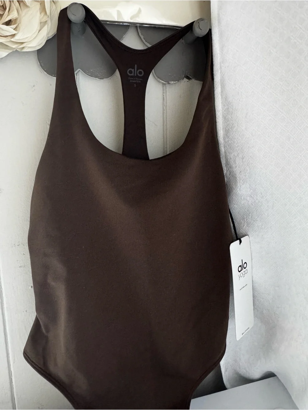 ALO NWT yoga sleek back bodysuit in espresso